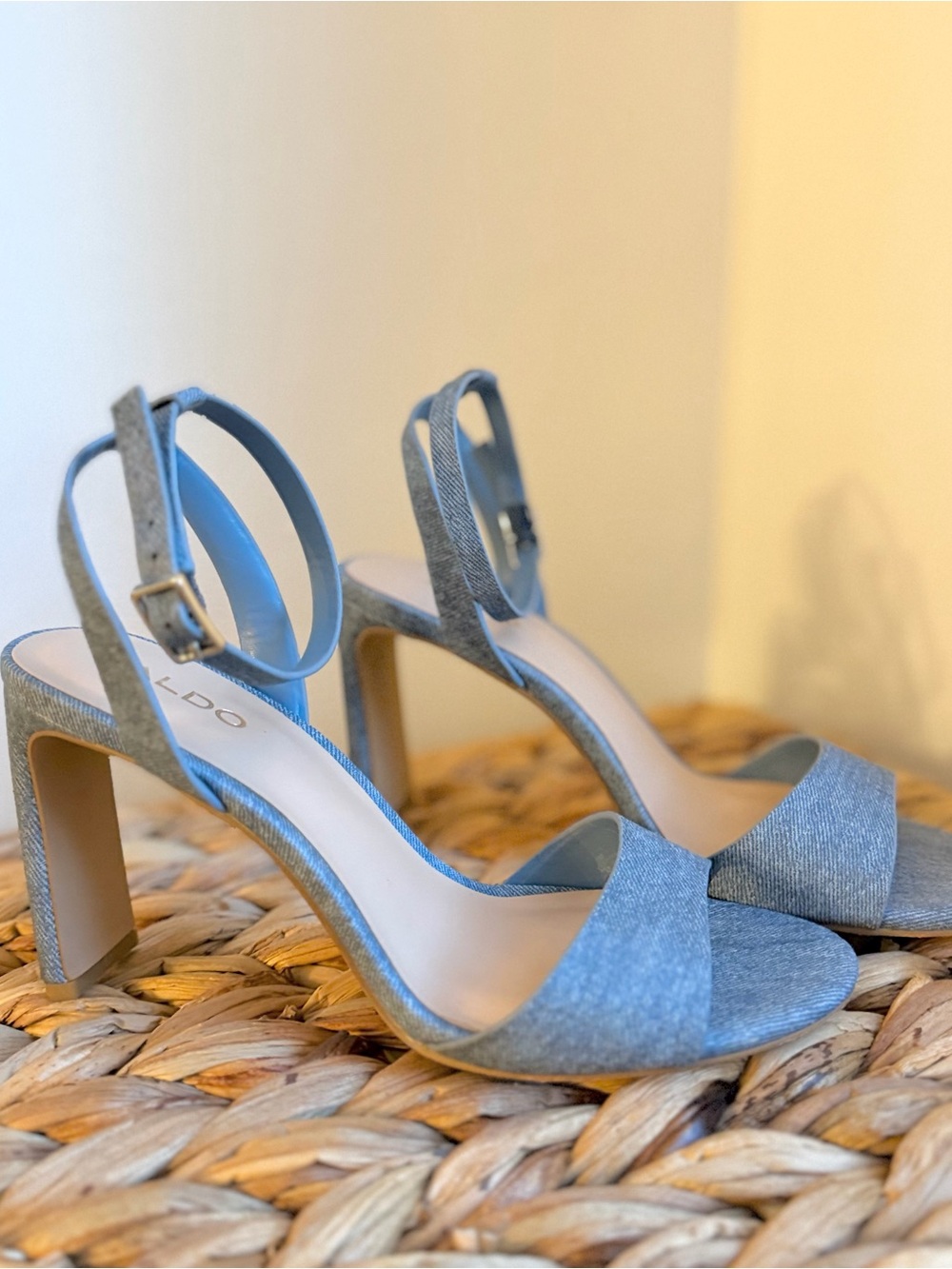 Women’s 7 Aldo Light Blue Denim Block Heel Sandals w/ Strap